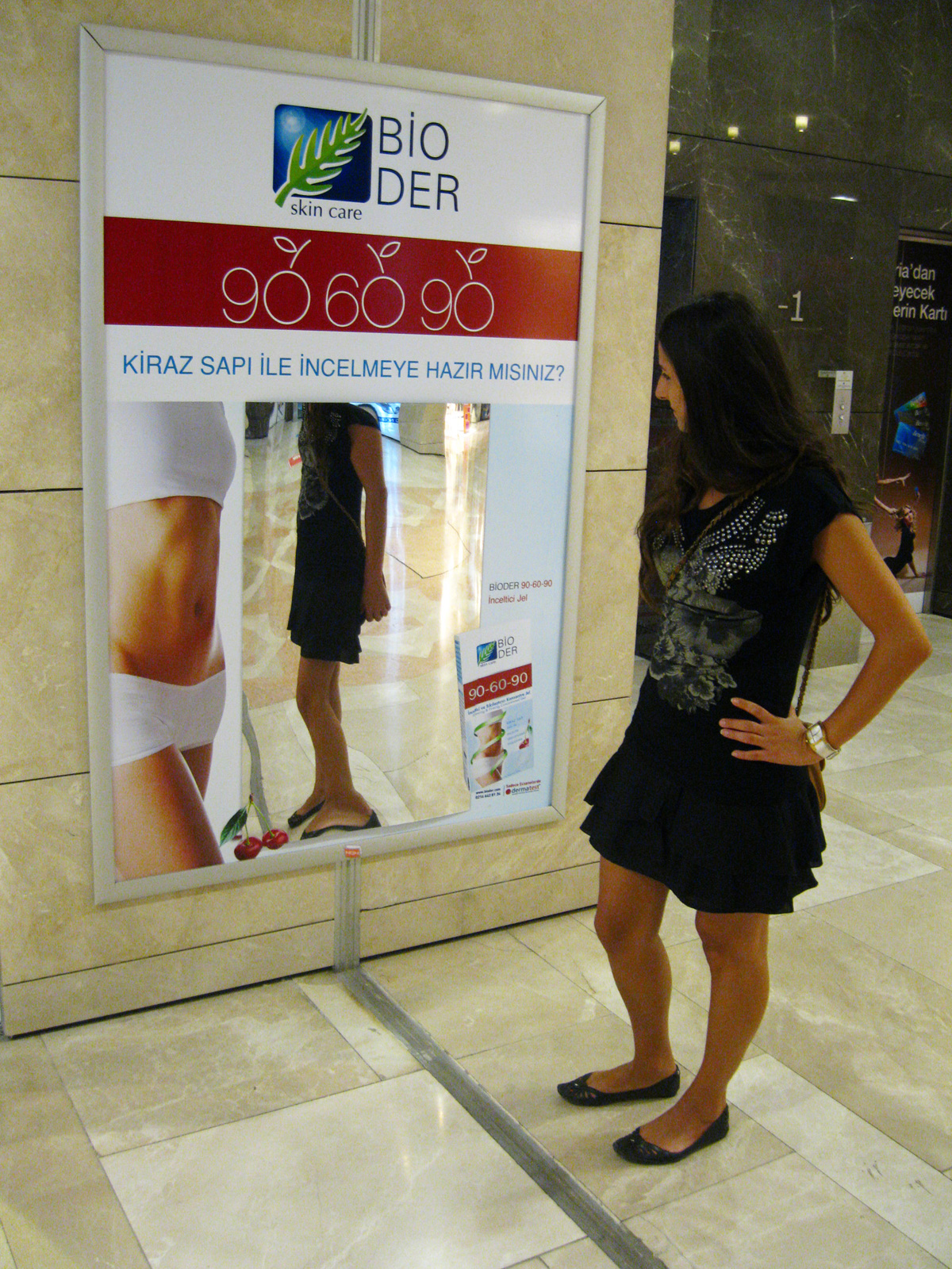 Bioder Skin Care: 90-60-90 6cdaf1f4a02a67566b79f46929a6e798 12 Inspirational Guerrilla Marketing Examples Guerilla Marketing Example