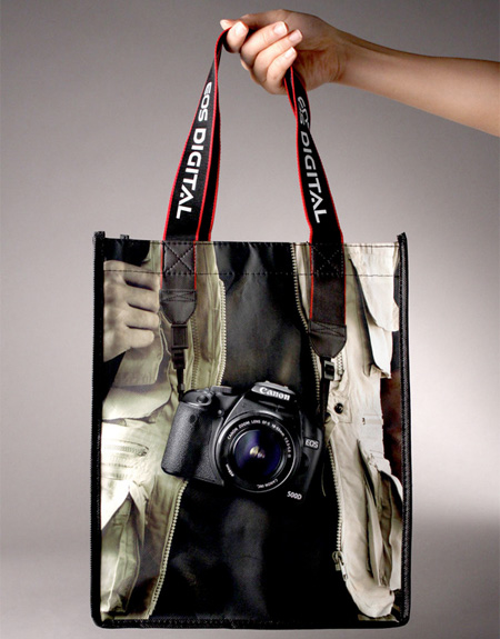 c00f4394ba89e9d58f5e0b6302308c00 45 Creativo Bagvertising Esempi Esempio Guerilla Marketing