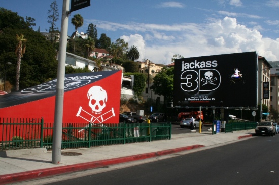 Guerrilla Marketing Creative Billboard Example e691b2be23828086509f528ce78cacb5 Dont Try This At Home The Jackass 3D Billboard Campaign Guerilla Marketing Example