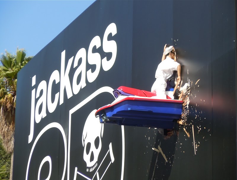 f0082f9612ac14cab05a28c0c08fb356 Dont Try This At Home   The Jackass 3D Billboard Campaign Guerilla Marketing Example